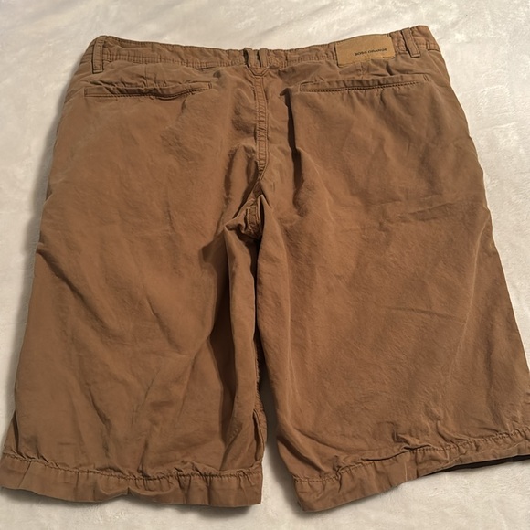 Men’s Hugo Boss Regular Fit Khaki shorts, size 34 - Picture 6 of 8